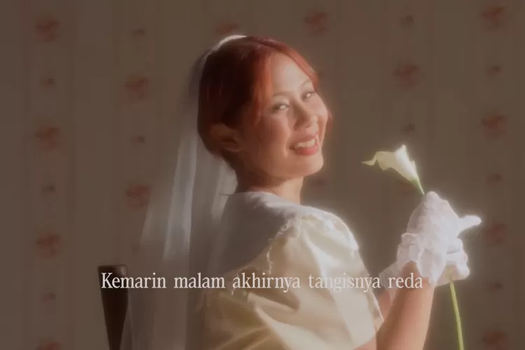 Kisahkan Tentang Perjalanan Hidup, Beginilah Lirik Lagu Nadin Amizah ...