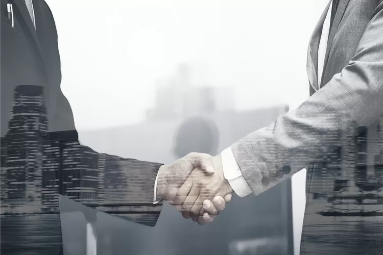 Business partners handshake international business concept (rawpixel.com / Benjamas)
