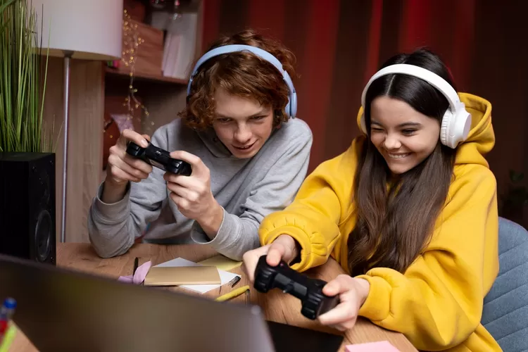 Contoh Pidato Persuasif Tema Pengaruh Game Online Terhadap Remaja (Freepik.com)