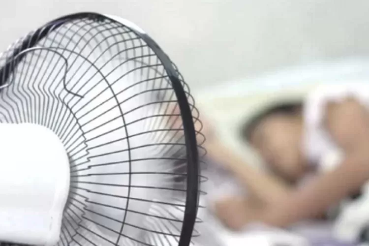 kebiasaan tidur pakai kipas angin berdampak pada gangguan kesehatan