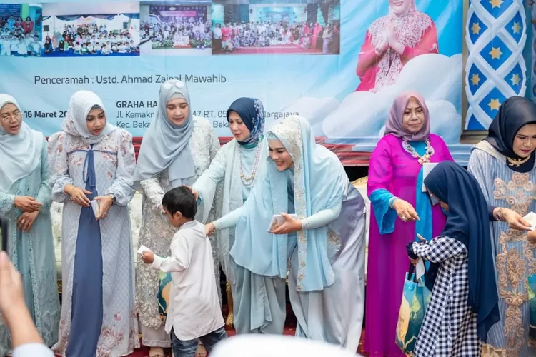 Peace and love Bekasi berbagi bersama 100 Anak Yatim di Ramadhan 1445 H / 2024 dengan Buka Puasa Bersama dan pemberian santunan. (fOTO/Istimewa.)