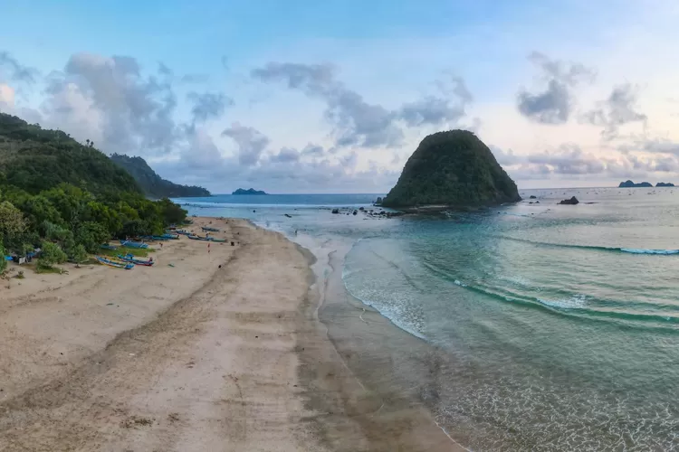 HITS Dan POPULER! Ini 5 Wisata Pantai Di Banyuwangi Yang Cocok ...