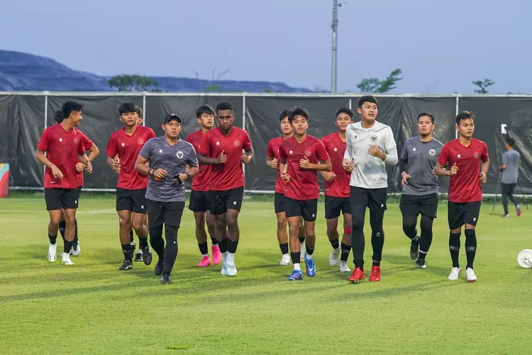 Hadapi Maroko,  Timnas Indonesia U-17 mendapat suntikan semangat dari para orang tua yang didatangkan ke Surabaya oleh PSSI (foto Media PSSI)