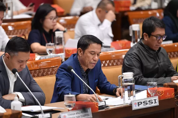 Sekjen PSSI Yunus Nusi mewakili PSSI dalam rapat kerja dengan Komisi X DPR RI bersama Kemenpora, di Gedung DPR, Senin 4 Desember 2023Omisi X dan  (foto PSSI.org)