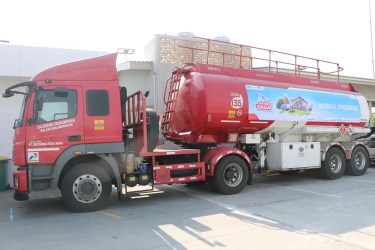 Pertamina lewat Subholding Commercial &amp; Trading, Pertamina Patra Niaga melakukan sejumlah persiapan untuk menjamin pasokan energi selama libur Natal 2023 dan tahun baru 2024 di Pulau Jawa. (foto PT Pertamnina)