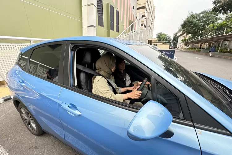 Produsen mobil listrik Tiongkok, Neta menggelar test drive untuk calon pembeli Neta V yang berlangsung di berbagai tempat di Jabodetabek dari 8 hingga 19 KJanuari 2024 (foto PT Neta)