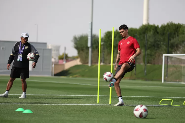 Shayne Pattinama siap diturunkan memperkuat Timnas Indonesia menghadapi lanjutan laga Grup D Piala Asia 2023 melawan Vietnam (foto PSSI.org)