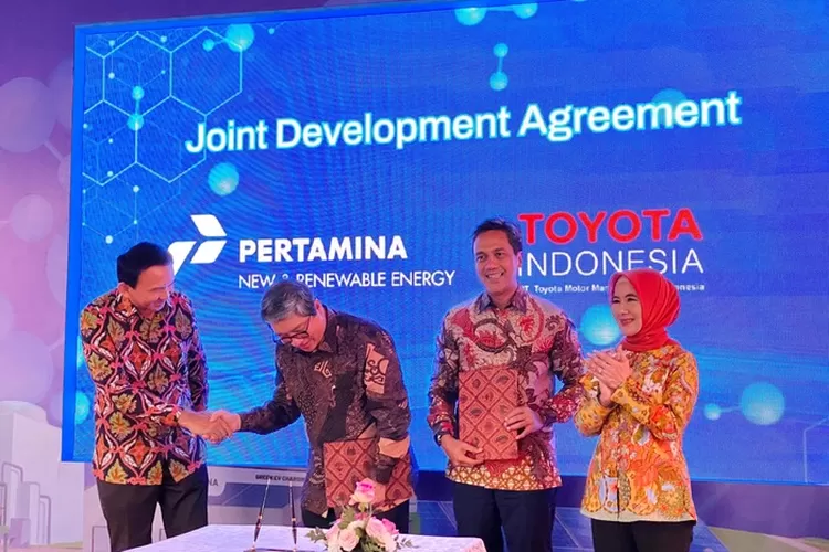 Pertamina berkolaborasi dengan Toyota mengembangkan ekosisten hidrogen sebagai bahan bakar transportasi (foto Humas Pertamina)