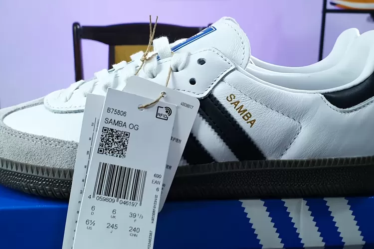 Foto sepatu outlet adidas warna putih