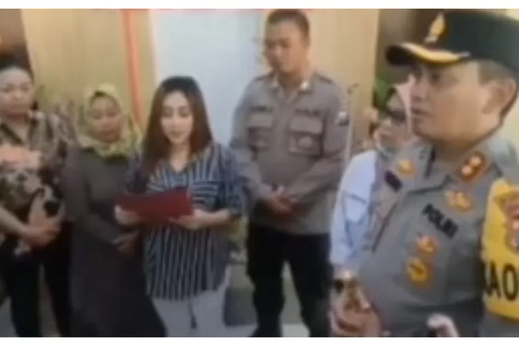 Buntut Seleb TikTok Luluk Nuril Bentak Siswi Magang, Menangis Hingga ...