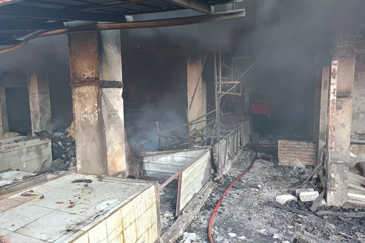 Kondisi Pasar Leuwiliang, Kabupaten Bogor, yang ludes terbakar pada Rabu (27/9/2023) malam WIB.