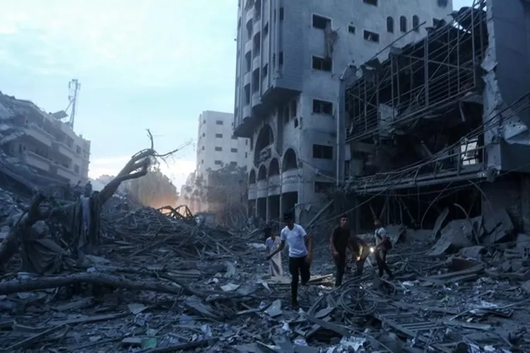 Foto: Serang Balik Hamas, Israel Bombardir Gaza (Reuters)