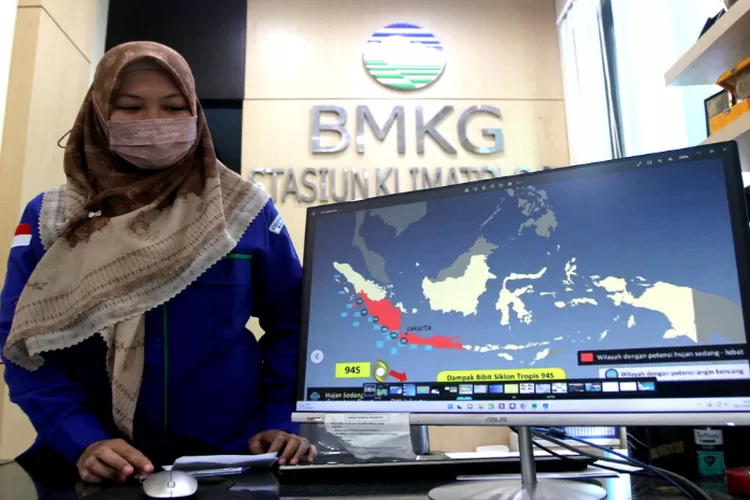 BMKG Mengeluarkan Peringatan Dini Potensi Banjir Rob Yang Terjadi Di 10 ...