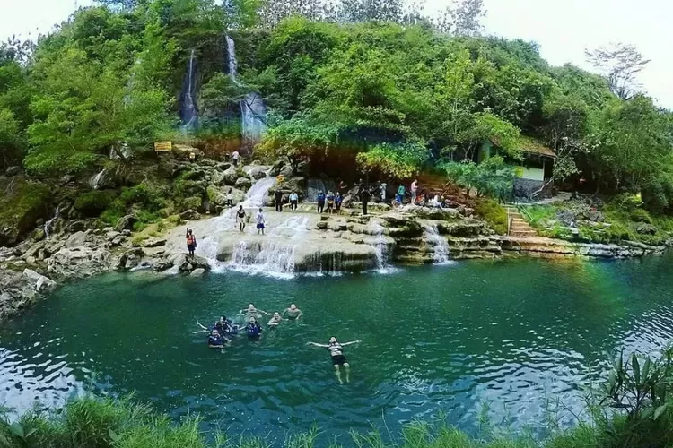 Air Terjun Sri Gethuk Gunung Kidul, Yogyakarta.