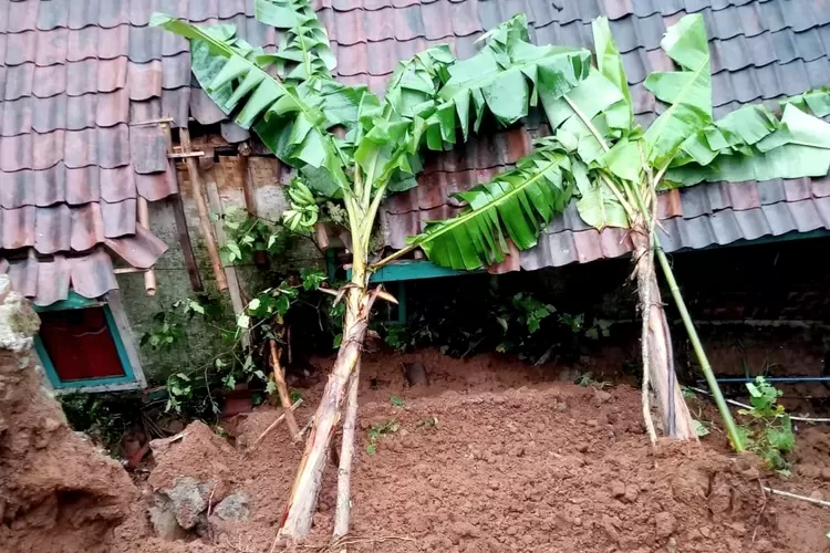 8 Rumah Rusak Akibat Longsor, Pemkab Cianjur Akan Relokasi