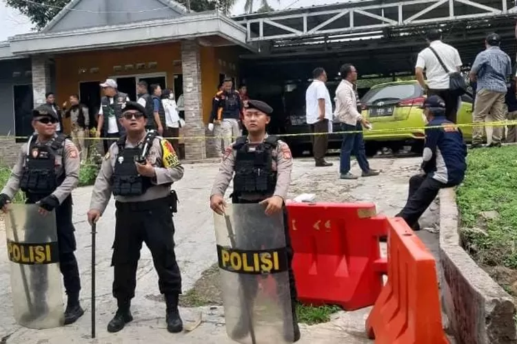 Pelaksanaan rekonstruksi kasus pembunuhan ibu dan anak di Kabupaten Subang, Jawa Barat.  (foto pasundanekspres)