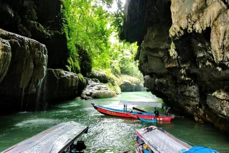 Rekomendasi 5 Tempat Wisata Di Jawa Barat Yang Populer Dan Wajib ...