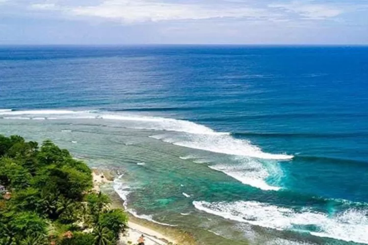 Pantai Tanjung Setia yang Lagi Hits, Spot Terbaik Surfing Kelas Dunia