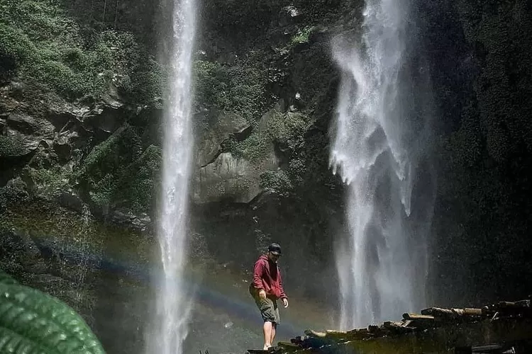Curug Lembah Purba Sukabumi. (Sumber: Instagram @pesonaairterjunindonesia)