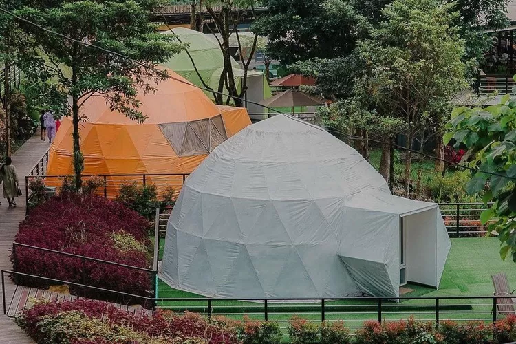 The Soemo Hills, tempat glamping di Mojokerto yang wajib dikunjungi. (Sumber: Instagram @thesoemohills)