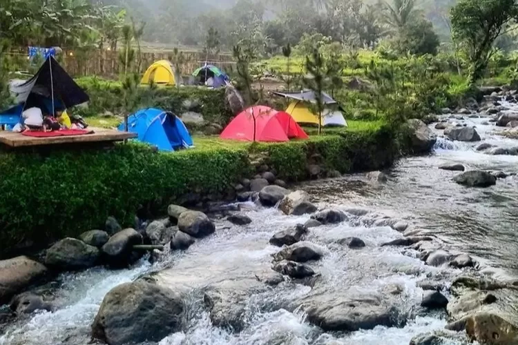 Ada Yang Baru di Bogor! Hanya Rp35 Ribu Bisa Camping Pinggir Sungai dengan View Mewah, Ada Kolam Air Panasnya Juga Loh