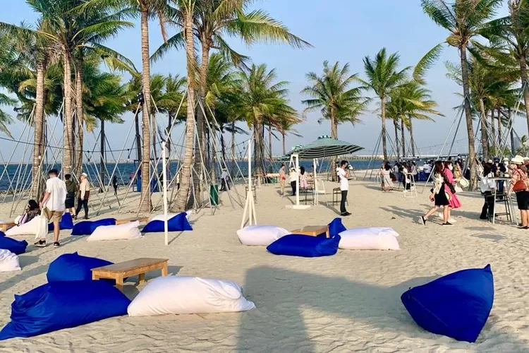 Destinasi Wisata Gratis yang Baru Buka di PIK 2, Tawarkan Pemandangan Pantai Pasir Putih yang Aesthetic