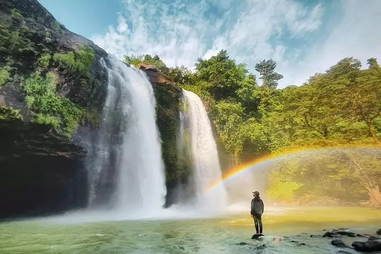 Curug Sodong Sukabumi. (Sumber: Instagram @_kopites_man)