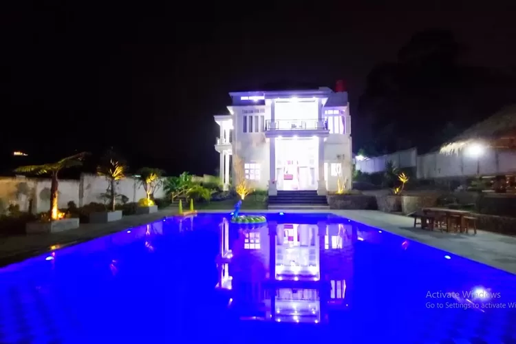 Megahnya Villa Fossil Riverside Puncak Bogor