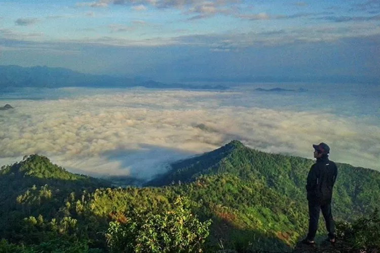 Gunung Gajah di Ponorogo bisa didaki dengan kendaraan mirip seperti Telomoyo. (Sumber: Instagram @sedulurponorogo)