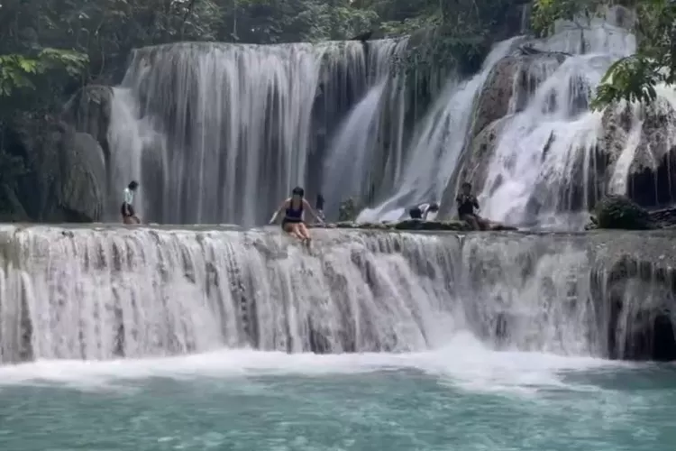 Air Terjun Piala Sulawesi Tengah. (Sumber: Instagram @jezhalim)
