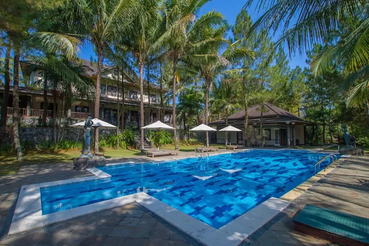 Magelang memiliki tempat penginapan tepi pantai dengan suasana sejuk dan teduh serasa di Bali yang bernama Villa Grand Artos. (Foto: Agoda)