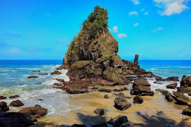 Pantai Karang Agung, Kebumen, Jawa Tengah. (Sumber: Instagram)
