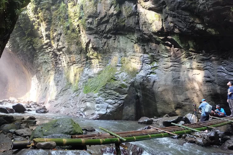 Curug Ibun Pelangi (Sumber: Twitter)