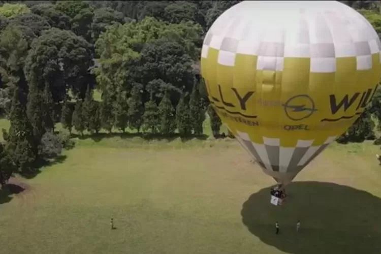 Tak usah jauh-jauh lagi ke Turki atau Malang untuk berwisata balon udara seperti di Cappadocia karena saat ini sudah ada di Subang loh. (Tangkapan layar YouTube.com/Smiling West Java)