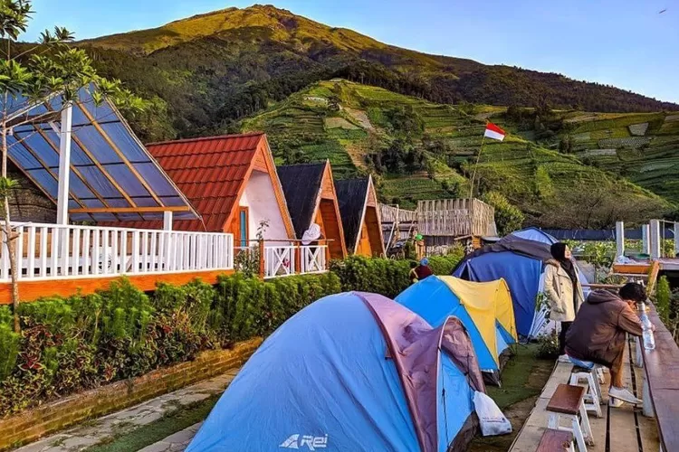 Trianggulasi Glamping, rekomendasi staycation murah di Magelang. (Sumber: Instagram @mangli_sky_view)