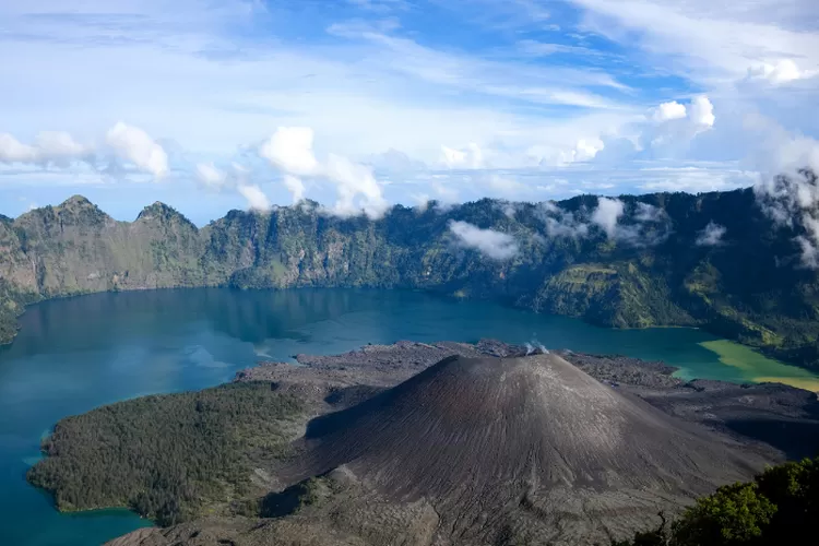 Surganya Para Pendaki, Intip 10 Pesona Wisata Gunung Terindah Yang Ada ...