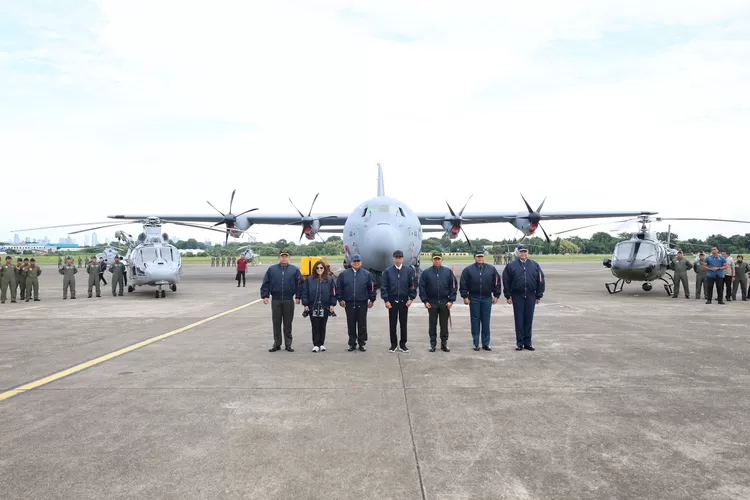 Prabowo Subianto sehat walafiat saat menghadiri acara penyerahan Pesawat Hercules