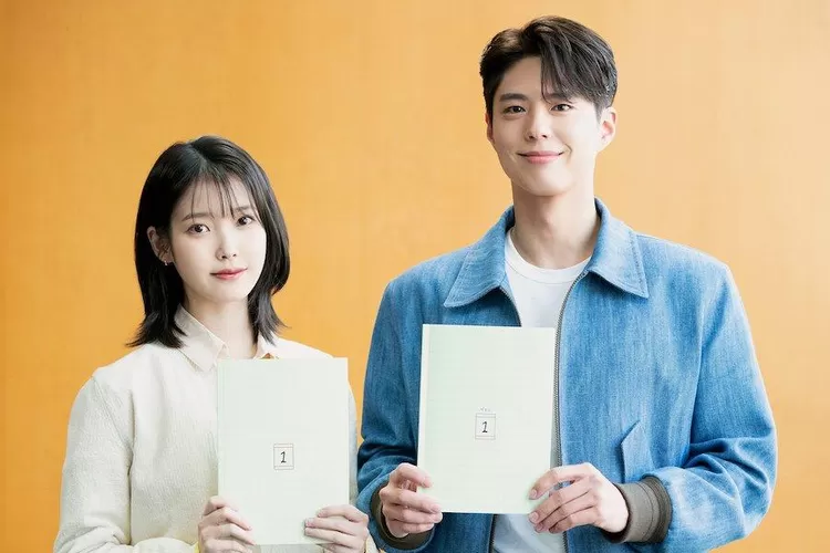 IU dan Park Bo Gum dikonfirmasi bintangi drama Korea (drakor) berjudul When Life Gives You Tangerines. (Sumber: Instagram @netflixkr)
