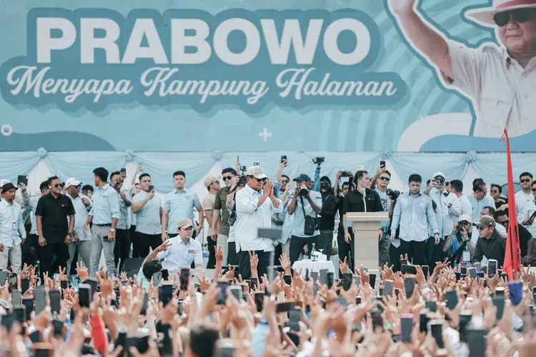 Capres 02, Prabowo Subianto menyapa puluhan ribu masyarakat Sulawesi Utara