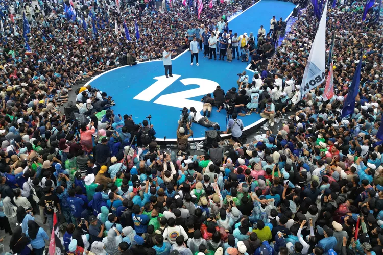 Puluhan ribu warga Bandung berkumpul untuk menyapa Prabowo Subianto