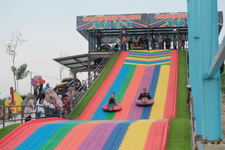 Rainbow Slide 1001 Purwakarta gak kalah asyik sama yang di Lembang (Sumber : Instagram)