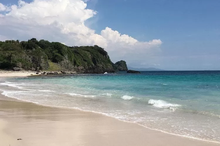 Pulau Sangiang di Banten, bisa jadi spot wisata yang gak jauh dari Jakarta. (Sumber: Instagram @amunghenry69)