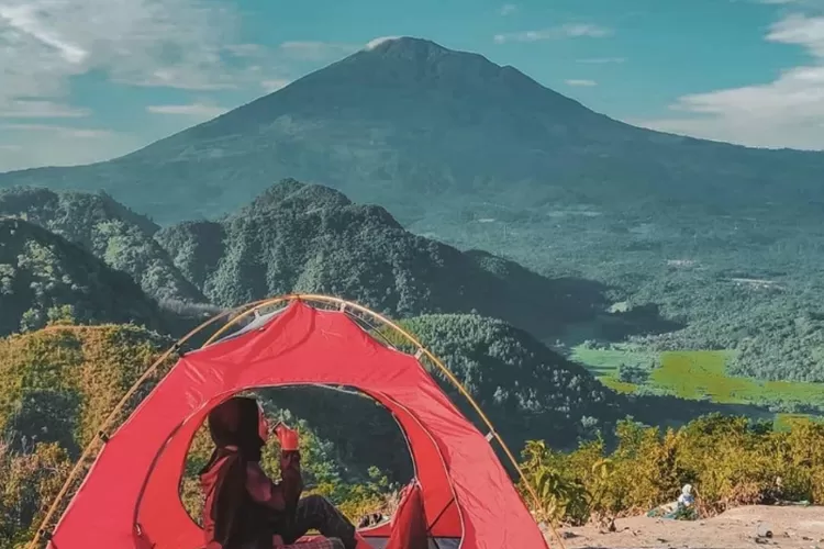Destinasi Camping Seru Paling Epik Buat Hilangkan Penat di Bukit Sanghyang Dora (Instagram)