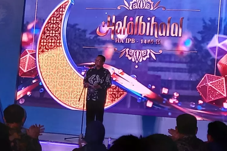 Rektor IPB University, Arief Satria saat memberikan sambutan di acara Halal bihalal Himpunan Alumi