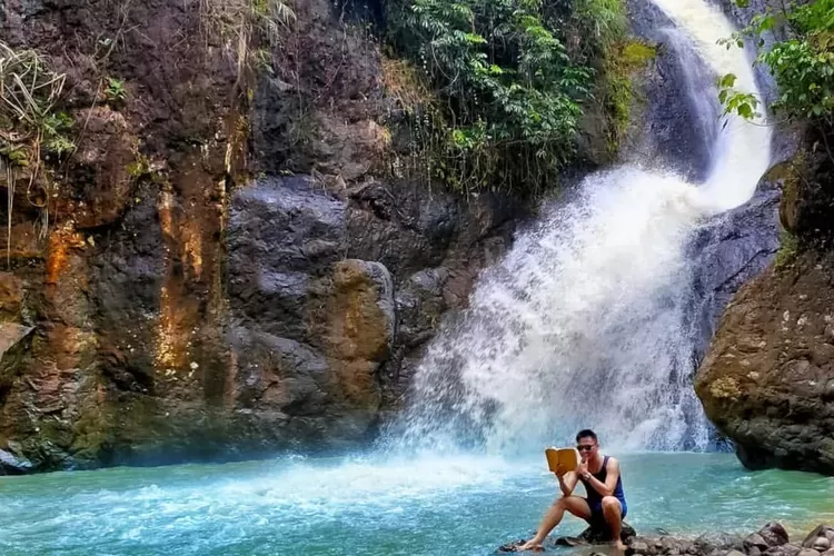 Destinasi wisata Curug Tengah Puraseda di Bogor (Instagram/@idhayhidayat)