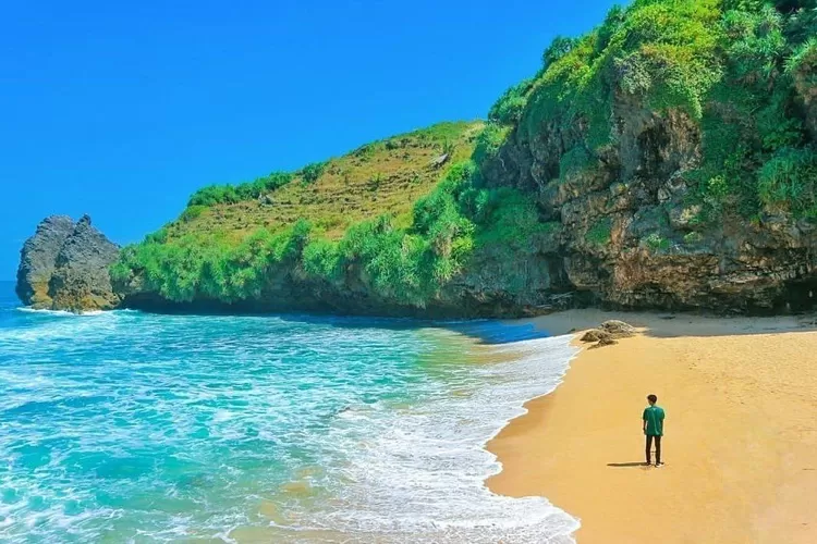 Pantai Ngrawah di Gunung Kidul, Yogyakarta. (Sumber: Instagram @wondelfuljogja)