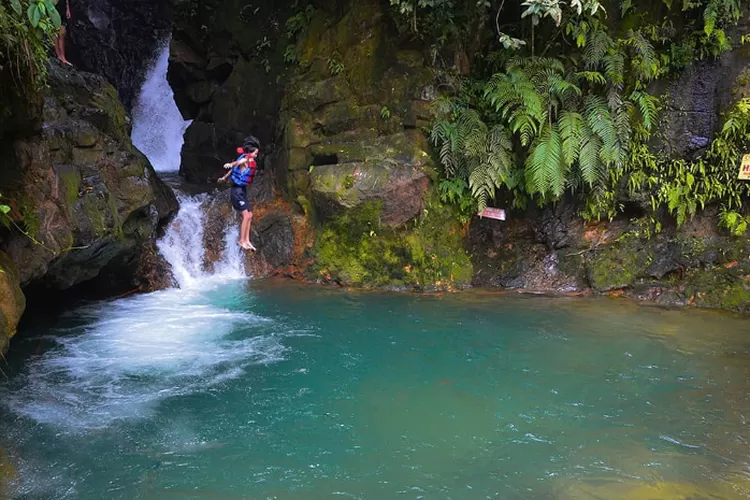 7 Destinasi Spot Curug dan Air Terjun Terbaik di Gunung Salak (Instagram)