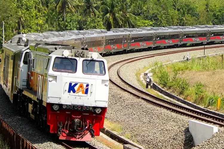 Ilustrasi Kereta Api (empat orang tewas tertabrak kereta api di Karawang) (Sumber Foto : Instagram@kai121_)