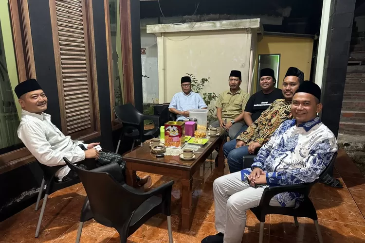 Potret Gus Makki Bersama rombongan Promedia Teknologi Indonesia (Dok/Istimewa)
