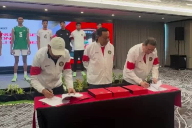 Penandatangan kontrak kerjasama PT SAB INDO INDUSTRIES melalui brand SPEEDJERSEY dan PBVSI terkait sponsorship sebagai official apparel tim nasional bola voli Indonesia selama dua tahun ke depan.